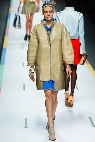 Look 19